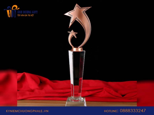 Làm cúp pha lê kỷ niệm chương tinh xảo, giá rẻ