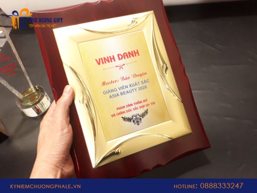 Bảng vinh danh kỷ niệm chương
