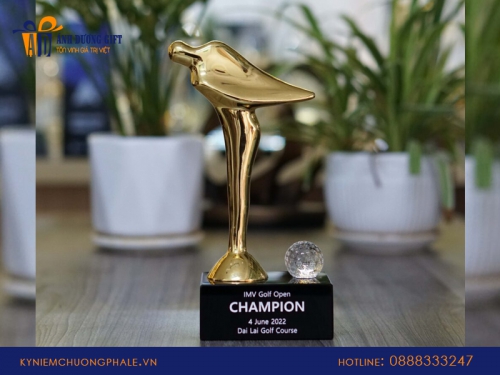 Làm kỷ niệm chương tại Lai Châu