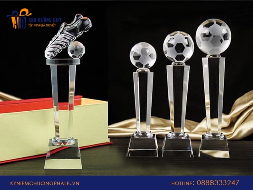 Đặt cúp bóng đá pha lê