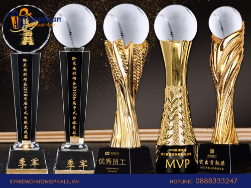 Đặt cúp bóng chày pha lê