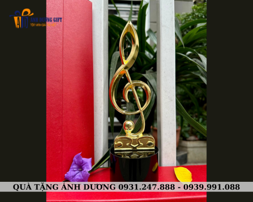 Cúp kim loại 021