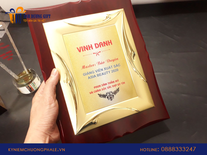 Bảng vinh danh kỷ niệm chương