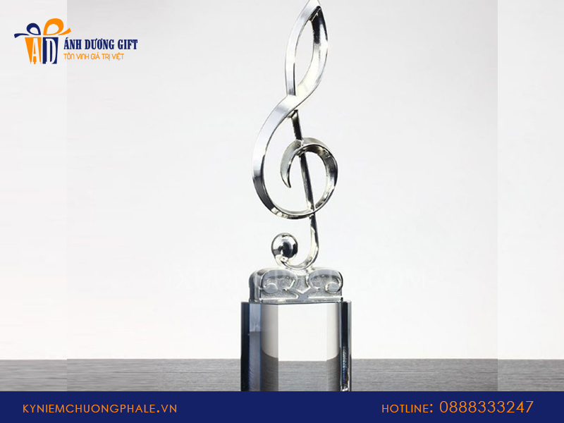 Các mẫu cúp lưu niệm đẹp bằng thủy tinh