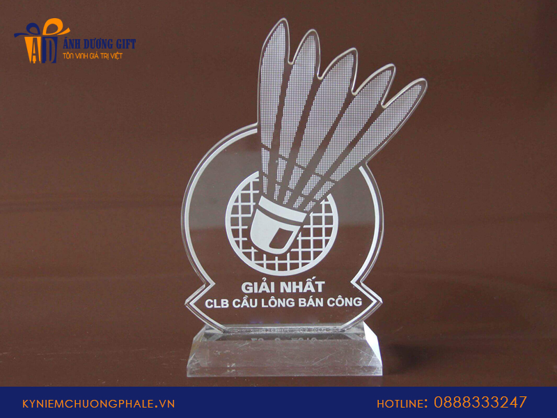 Đặt làm cúp lưu niệm TPHCM