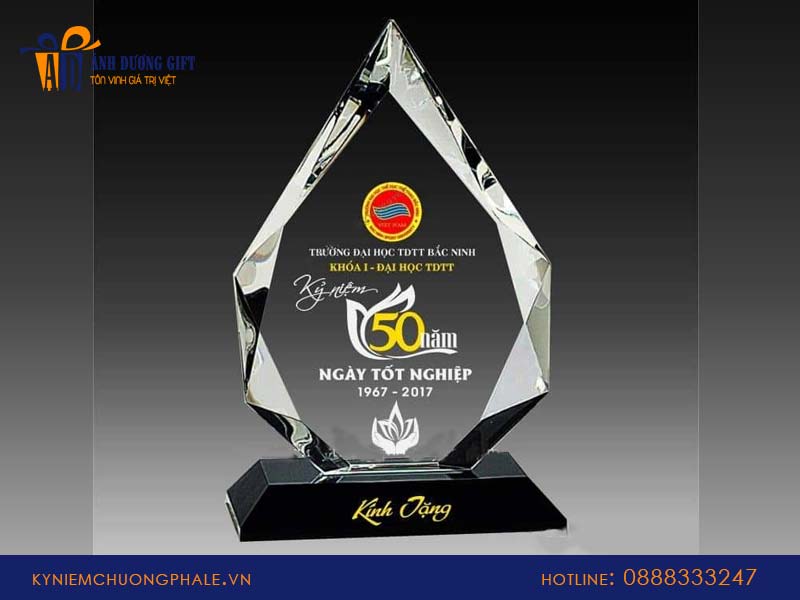 Giá kỷ niệm chương thủy tinh