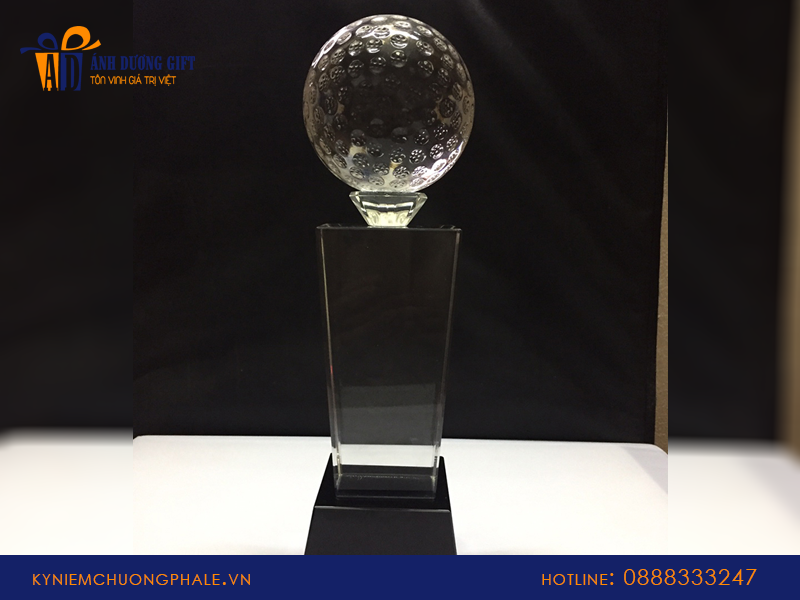 Giá làm cúp thủy tinh lưu niệm