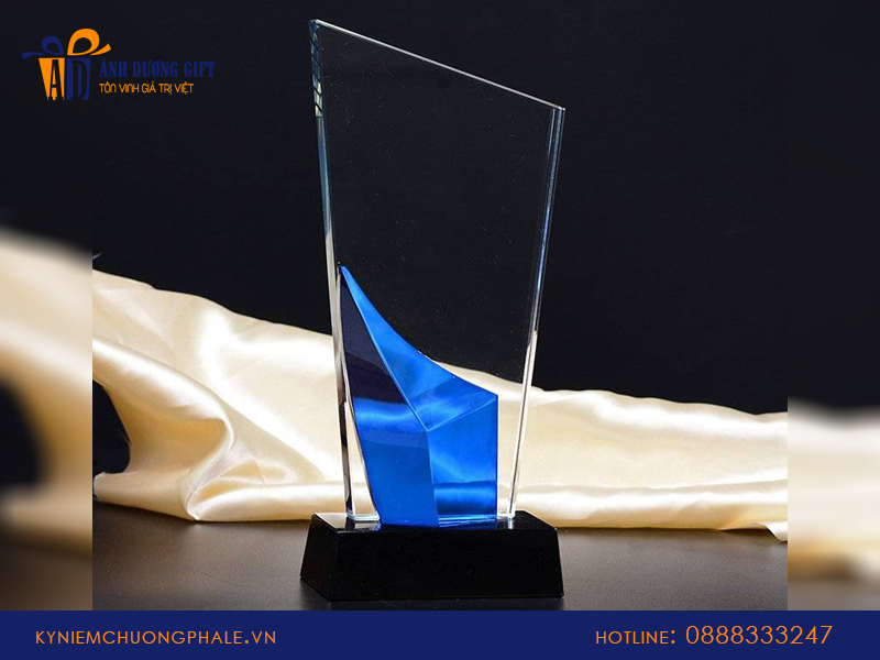 Làm kỷ niệm chương tại Yên Bái