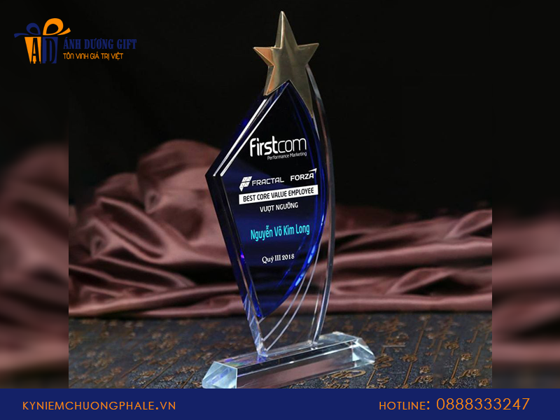 Làm kỷ niệm chương tại Quận Long Biên