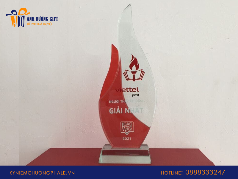 Làm kỷ niệm chương tại Quận Long Biên