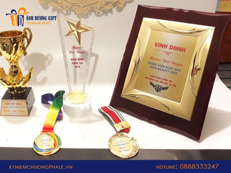 Thiết kế bảng vinh danh