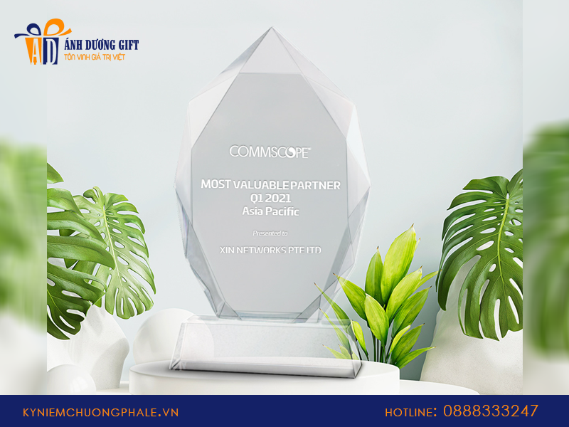 Xưởng sản xuất kỷ niệm chương pha lê